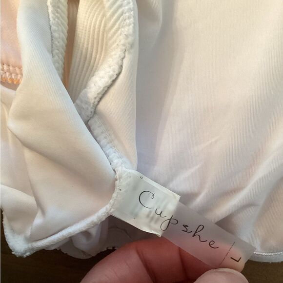 CUPSHE SIZE LARGE ONE SHOULDER CUT OUT ONE PIECE SWIMSUIT WHITE LIGHT ORANGE - Picture 7 of 8